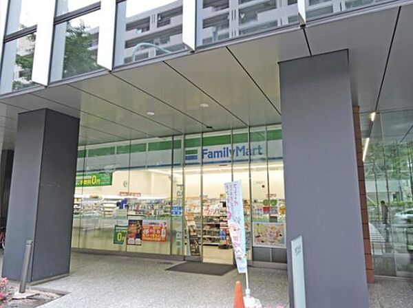 ファミリーマート音羽一丁目店 徒歩3分。 210m