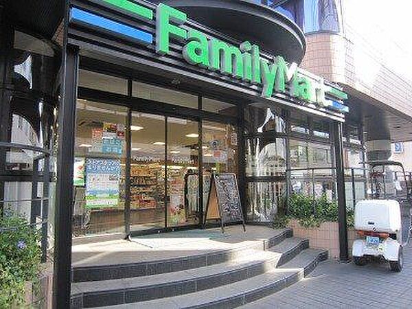 ファミリーマート南青山四丁目店 徒歩6分。 470m