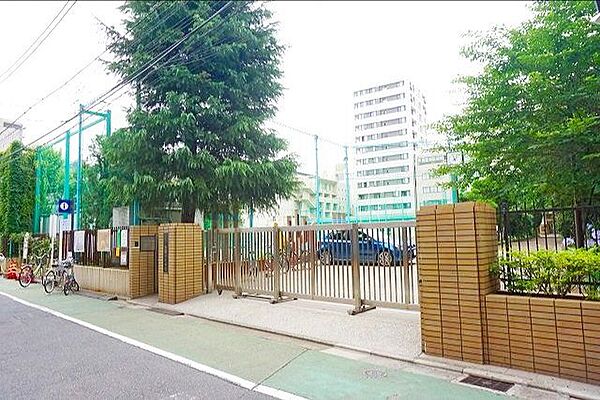 文京区立本郷台中学校 徒歩6分。 440m