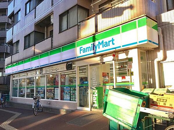 ファミリーマート滝野川五丁目店 徒歩2分。 140m