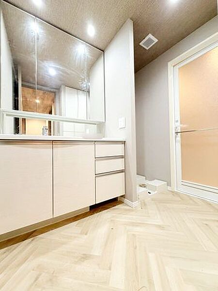 広々とした洗面脱衣所