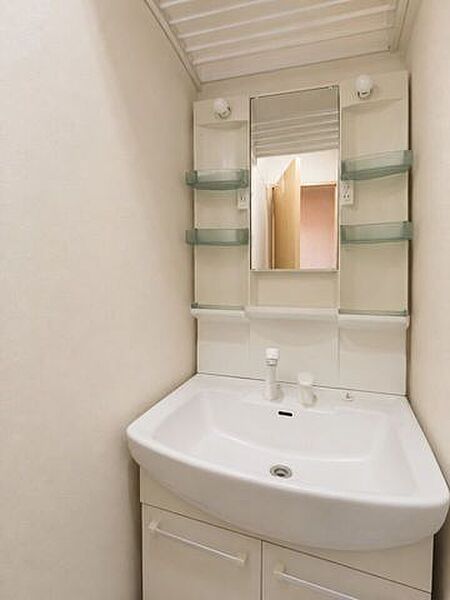 AIの加工にて室内家具一部を消去しています。