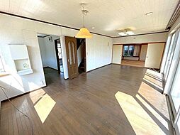 北中山4丁目 4LDKのリビング/ダイニング