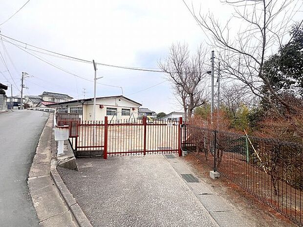 香津町保育所 徒歩16分。 1280m