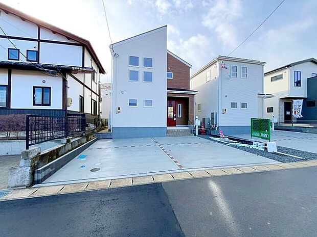 前面道路含む外観