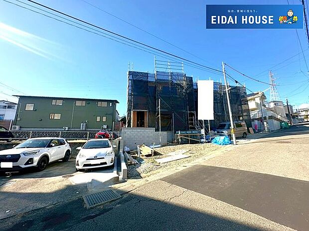 前面道路含む外観