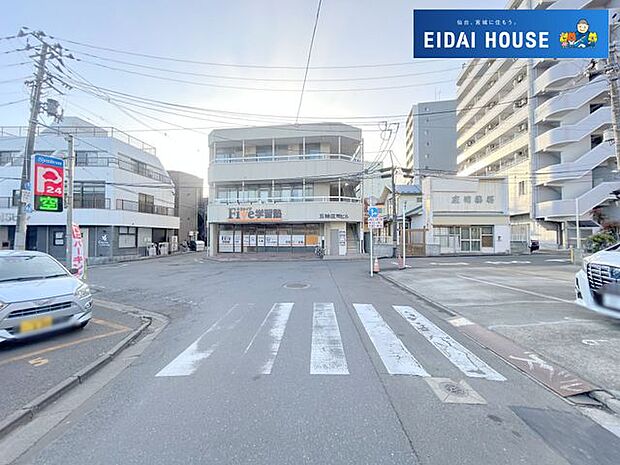 前面道路含む外観