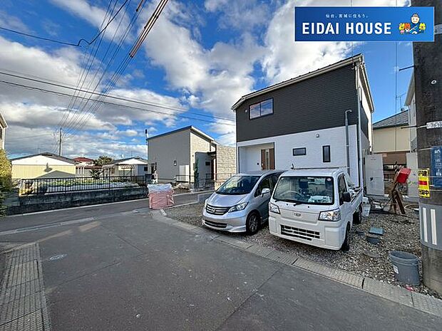 前面道路含む外観