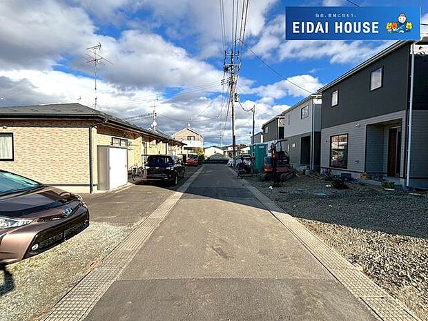 前面道路含む外観