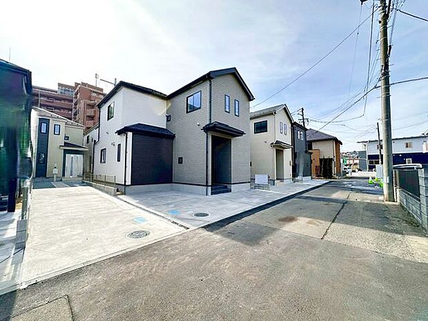 前面道路含む外観