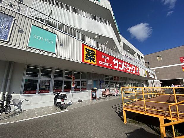 サンドラッグ鶴ケ谷店 徒歩8分。 620m
