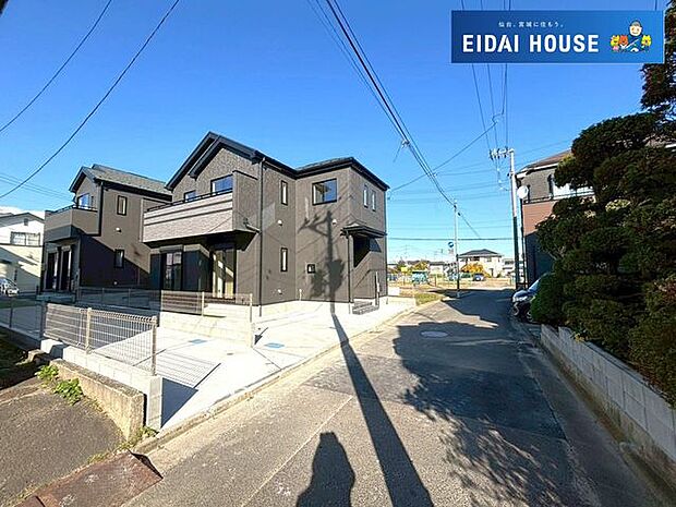 前面道路含む外観