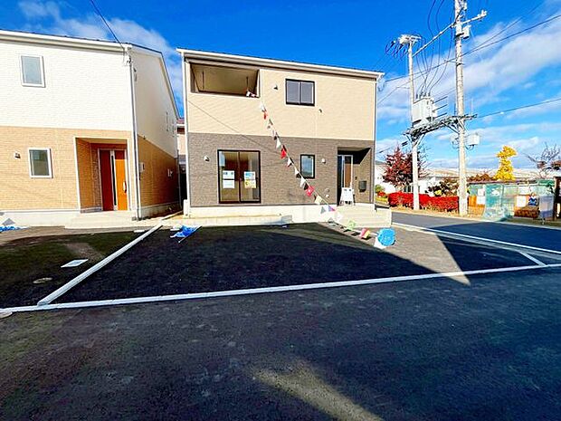 前面道路含む外観