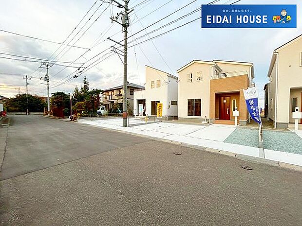 前面道路含む外観