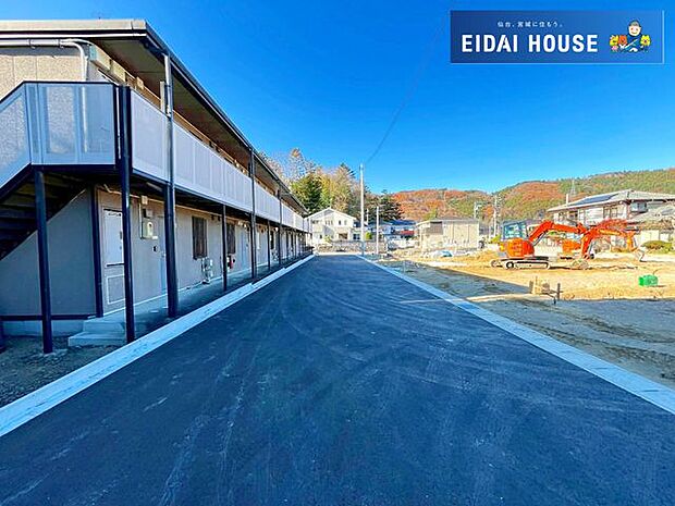 前面道路含む外観