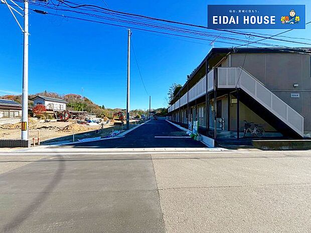 前面道路含む外観