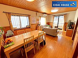 柴田町松ケ越2丁目 7SLDKのリビング/ダイニング