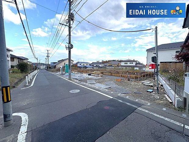 前面道路含む外観