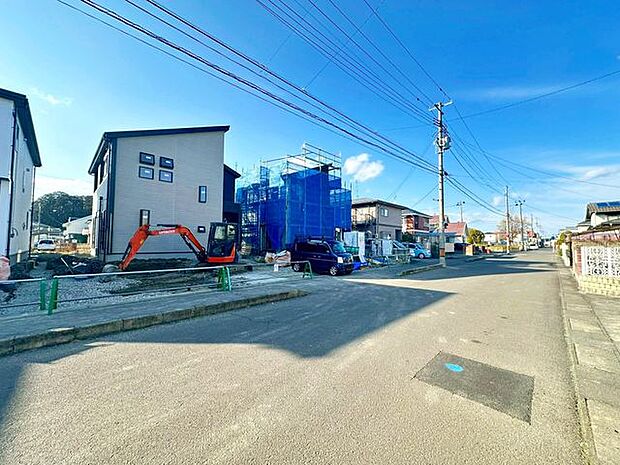 前面道路含む外観