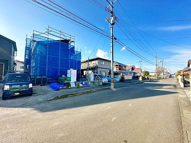 前面道路含む外観