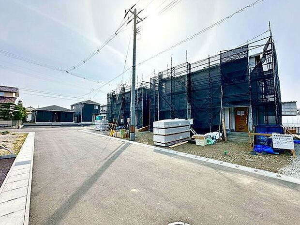 前面道路含む外観