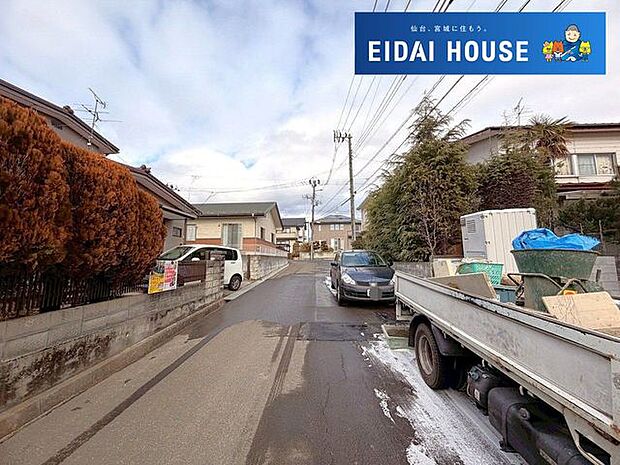 前面道路含む外観