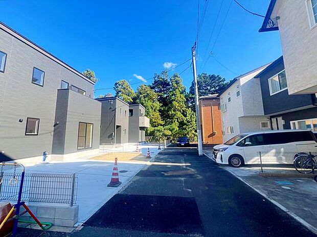 前面道路含む外観