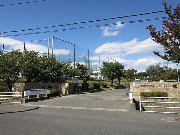 岩沼市立岩沼西中学校 徒歩72分。 5690m