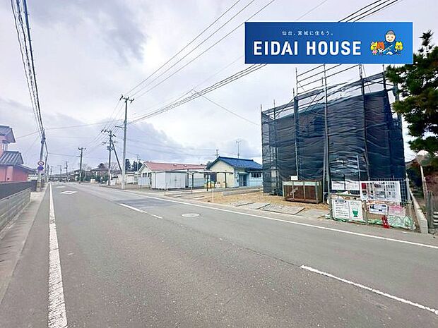 前面道路含む外観