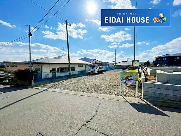 前面道路含む外観