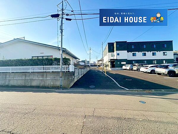 前面道路含む外観