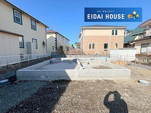 前面道路含む外観