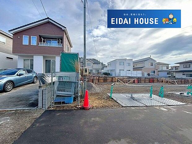 前面道路含む外観