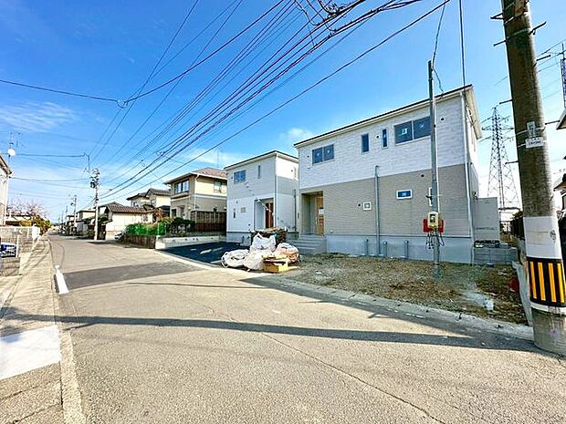 前面道路含む外観