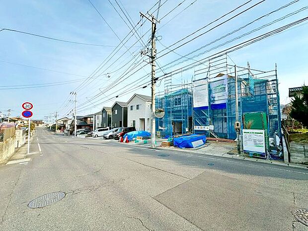 前面道路含む外観