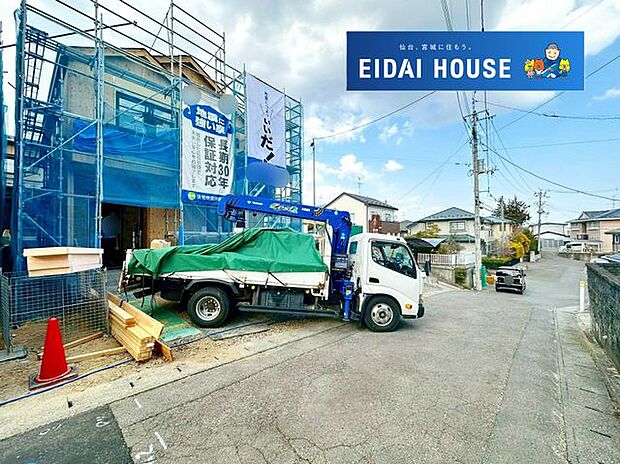 前面道路含む外観