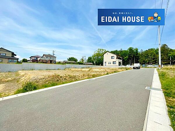 前面道路含む外観