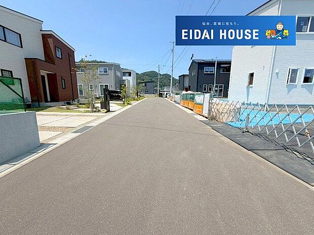 前面道路含む外観