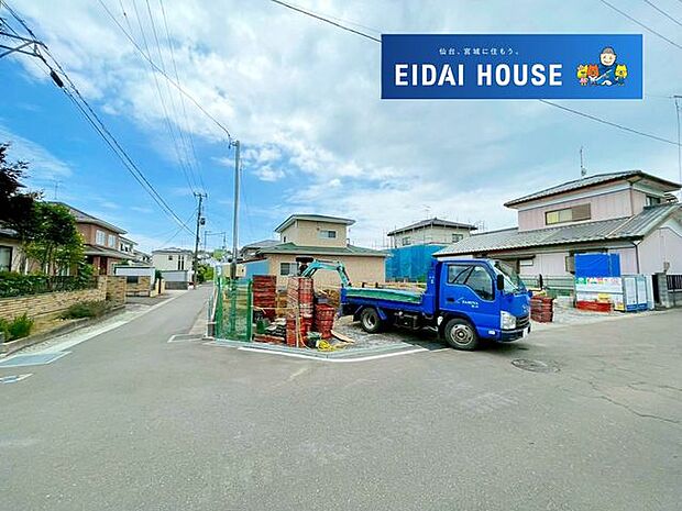 前面道路含む外観