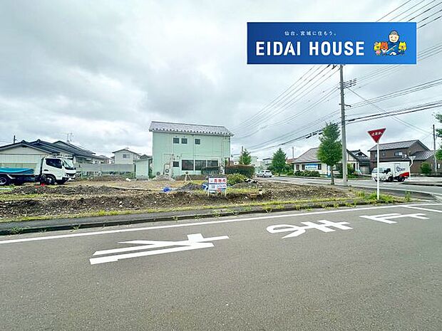 前面道路含む外観