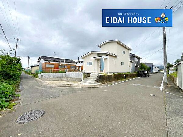 前面道路含む外観