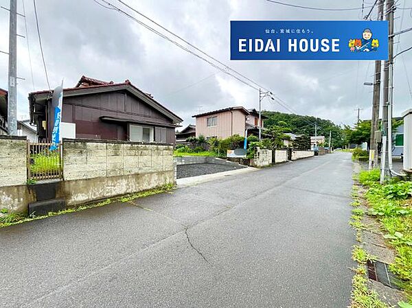 前面道路含む外観