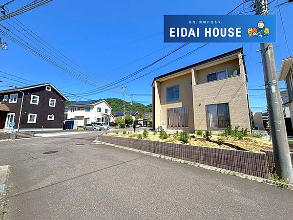 前面道路含む外観