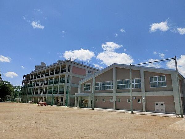 仙台市立南材木町小学校 徒歩11分。 830m