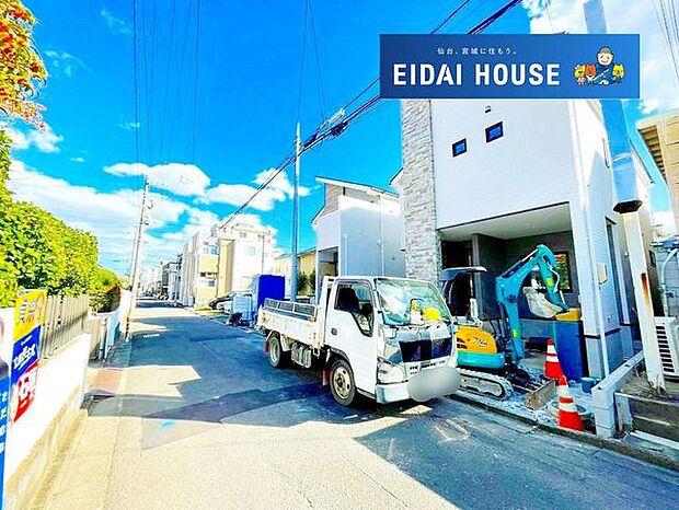 前面道路含む外観