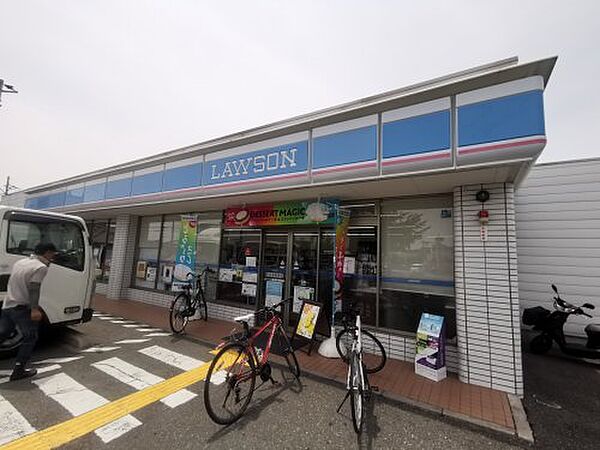 画像27:【コンビニエンスストア】ローソン 堺深井北町店まで300ｍ