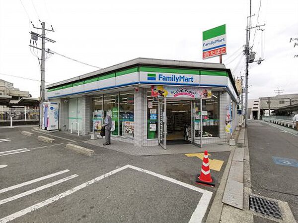 画像25:【コンビニエンスストア】ファミリーマート 大阪金剛駅前店まで378ｍ