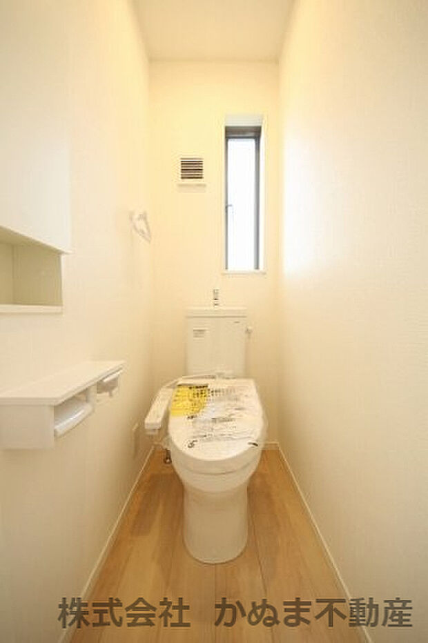 〇2階トイレ〇　各階にトイレがございますので、御家族が多い方も安心です！/2023.10.26撮影。