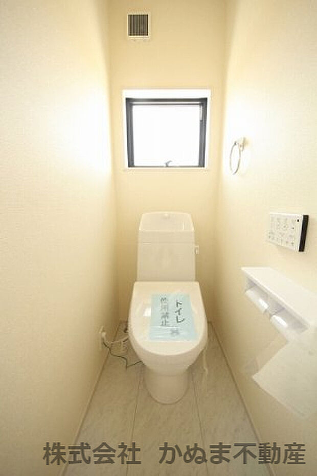 〇2階トイレ〇　各階にトイレがございますので、御家族が多い方も安心です！/2024.3.22撮影。