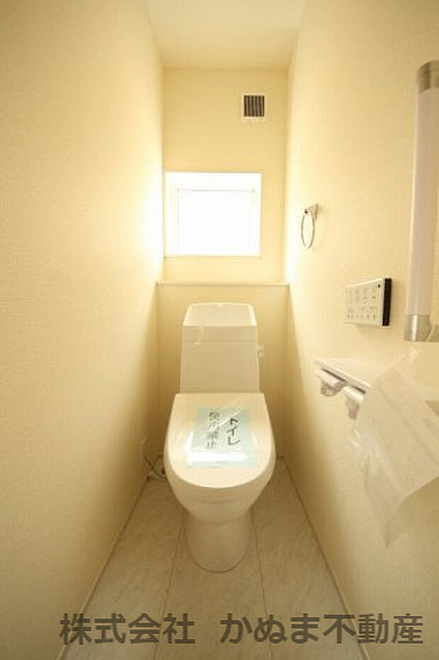 〇2階トイレ〇　各階にトイレがございますので、御家族が多い方も安心です！/2024.3.22撮影。